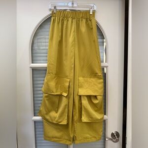 Mustard-Yellow Utility Pockets Wide-Leg Cargo Pants.